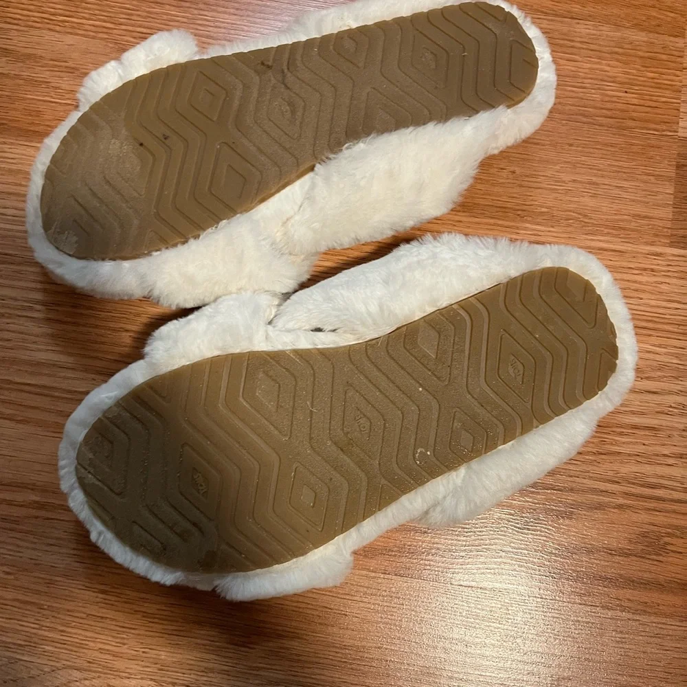 TOMS furry white toms slippers - Picture 4 of 6
